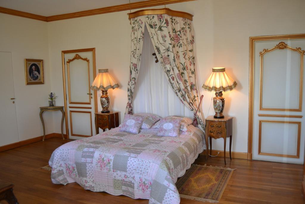Vallon-en-Sully Chateau De Peufeilhoux المظهر الخارجي الصورة